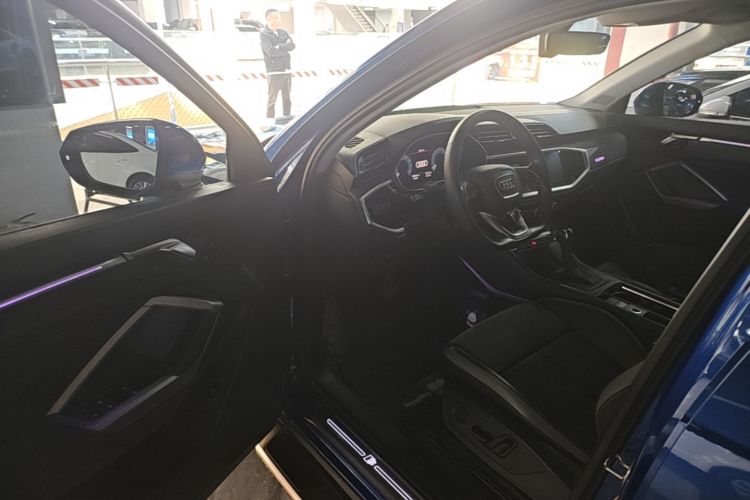 Audi Q3 2019 #12 Audi Q3 2019 car image #12