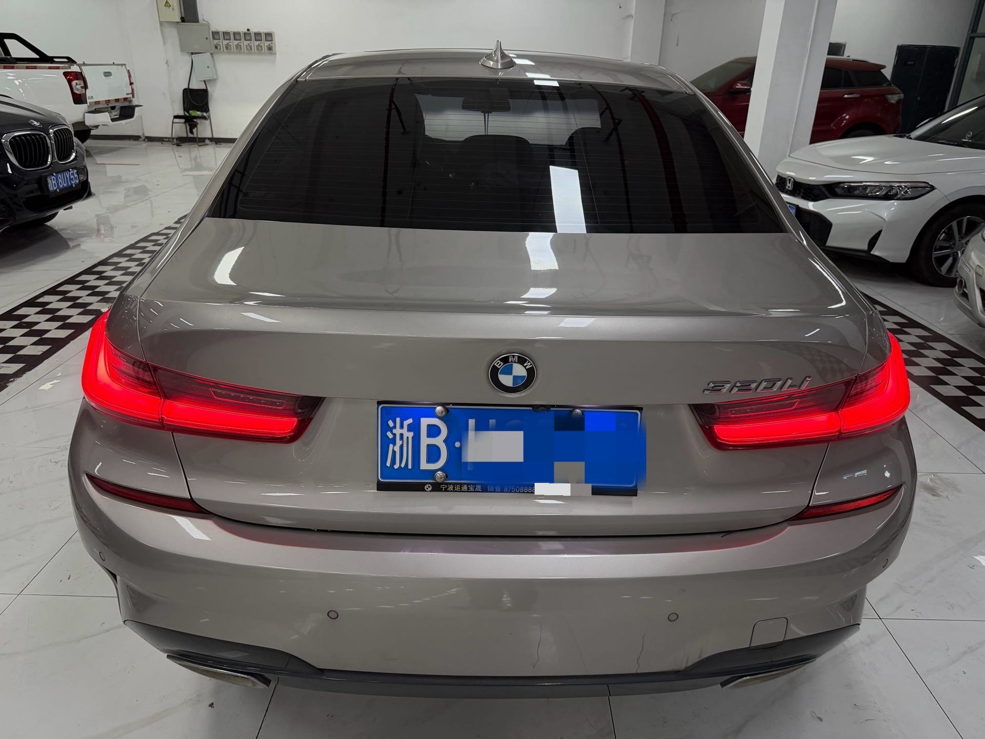 BMW 3 Series 2020 car image #9