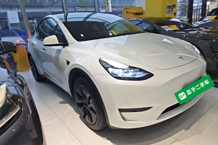 Tesla Model Y 2024 #6 Tesla Model Y 2024 immagine di auto #6