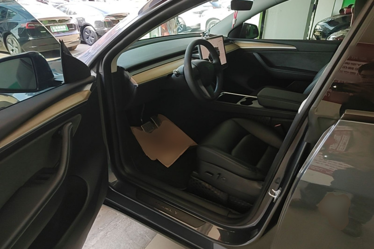 Tesla Model Y 2022 #16 Tesla Model Y 2022 car image #16
