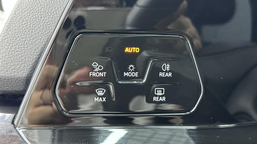 Volkswagen Golf 2023 car image #9