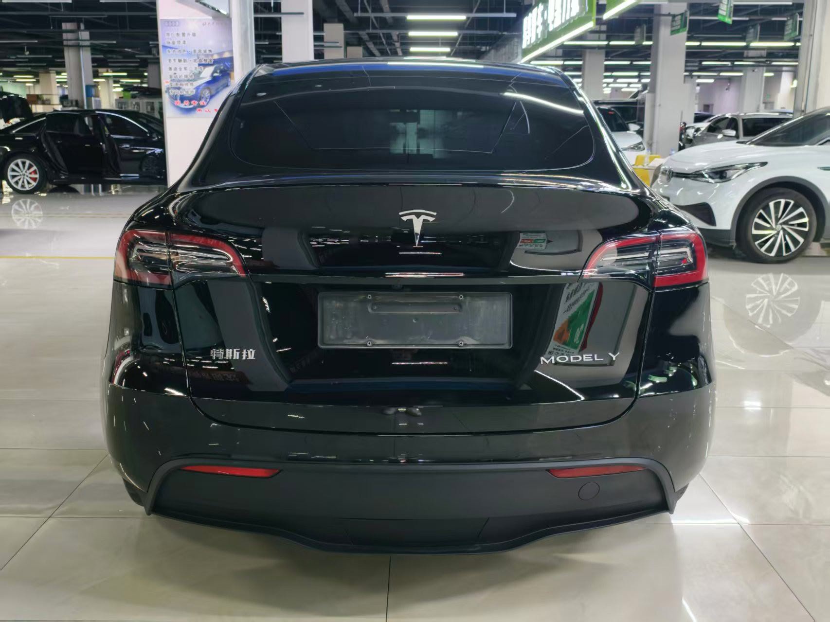 Tesla Model Y 2023 #6 Tesla Model Y 2023 car image #6