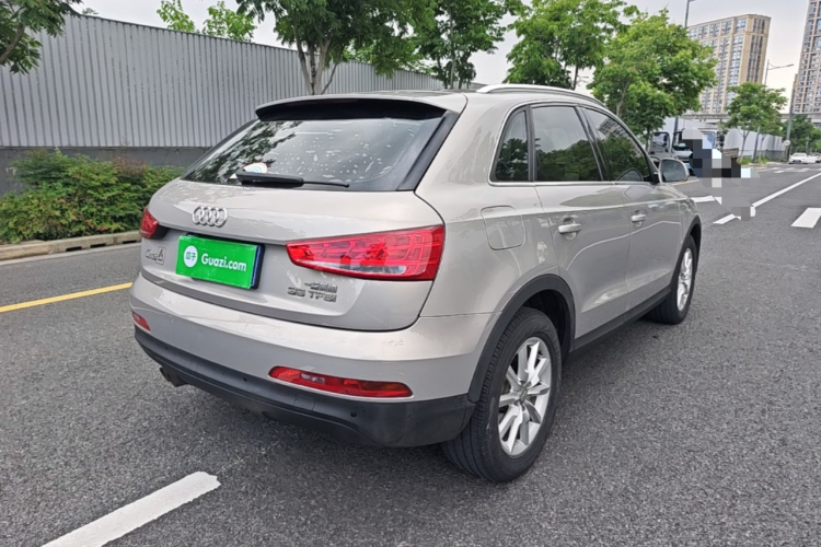Audi Q3 2015 car image #7