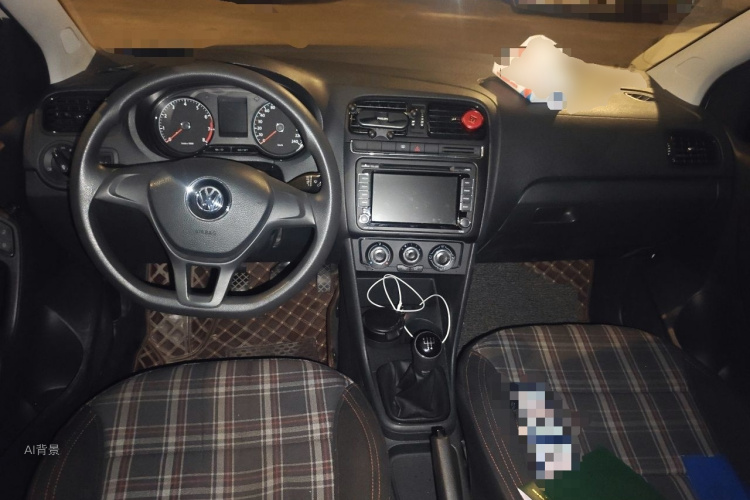 Volkswagen Polo 2015 car image #11