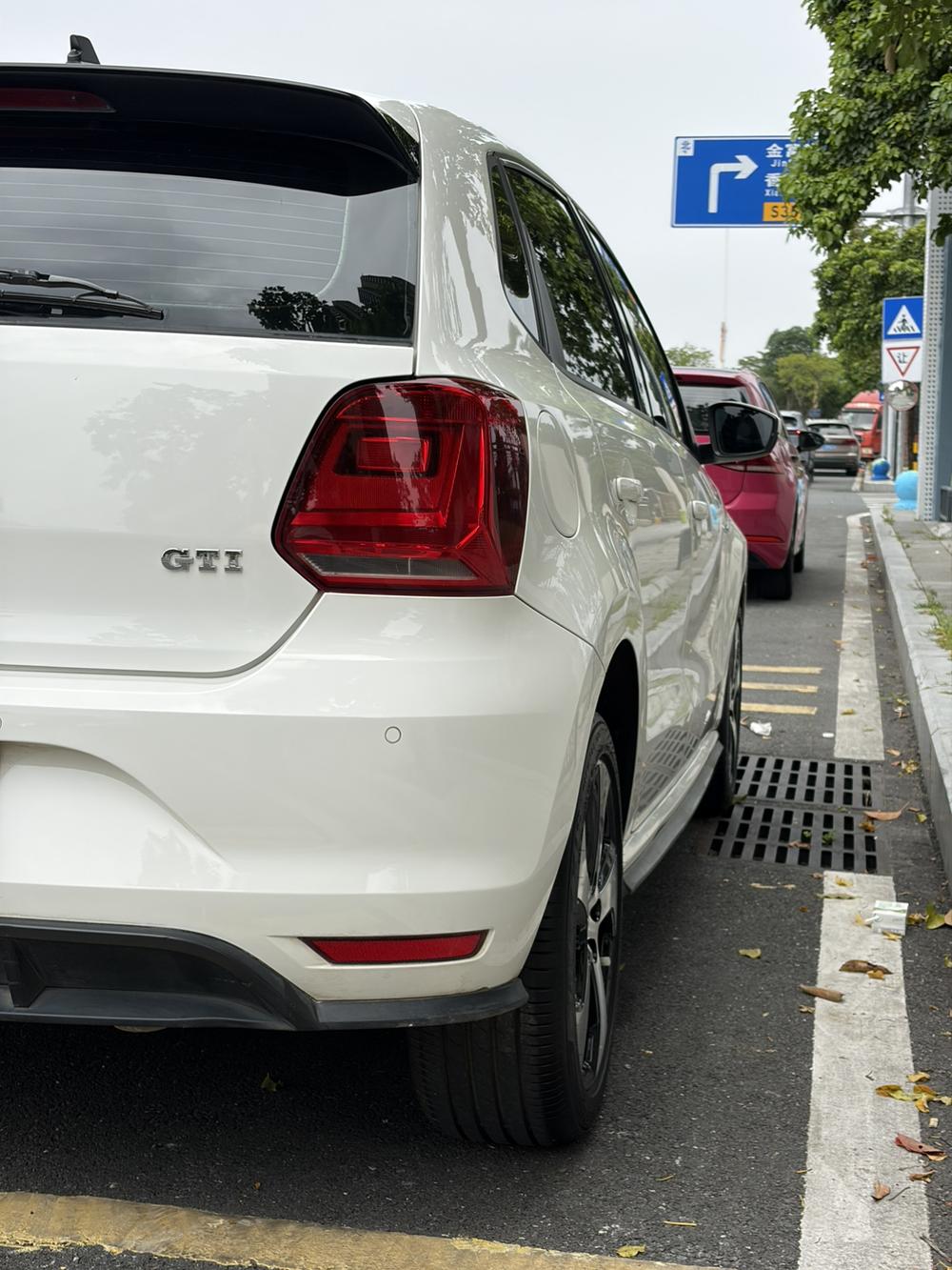 Volkswagen Polo 2015 car image #9