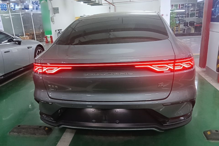 BYD Han 2023 #6 BYD Han 2023 car image #6