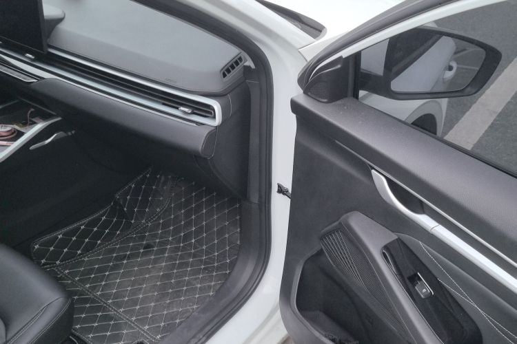 GEELY Emgrand 2024 #21 GEELY Emgrand 2024 car image #21