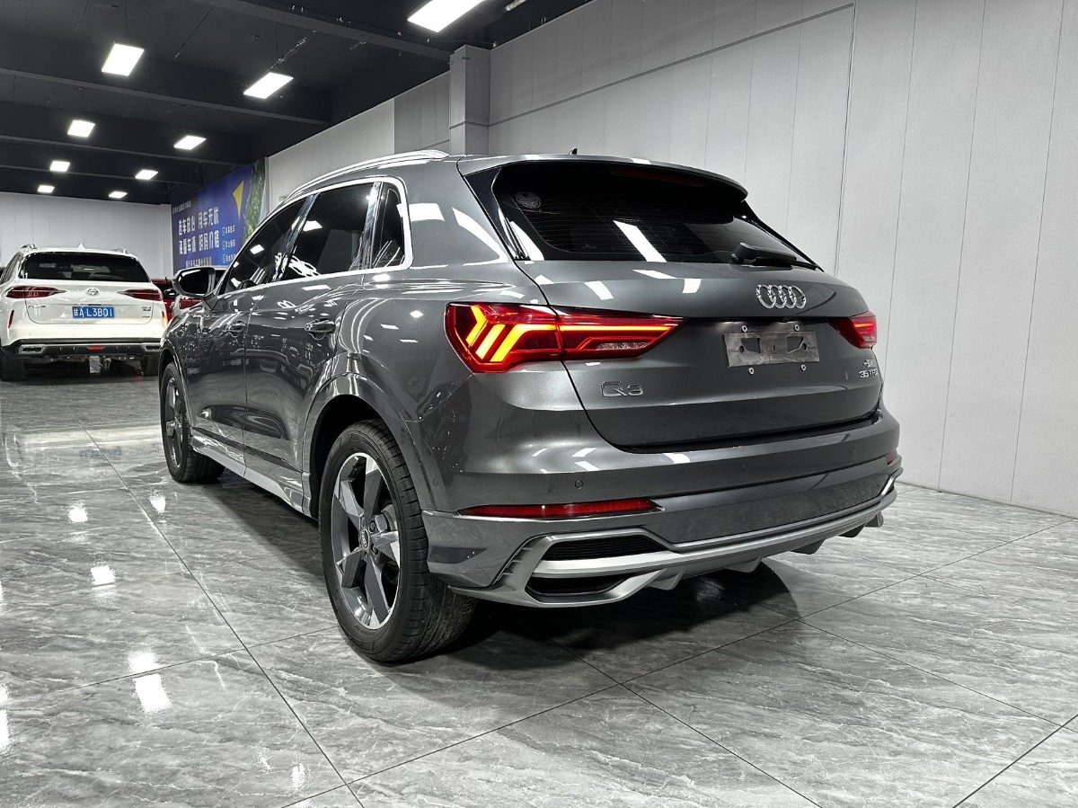 Audi Q3 2022 car image #9