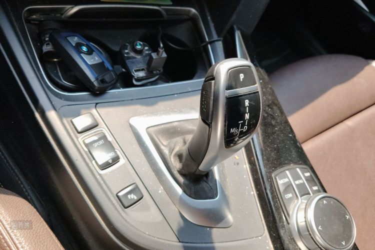 BMW 3 Series 2018 #16 BMW 3 Series 2018 car image #16