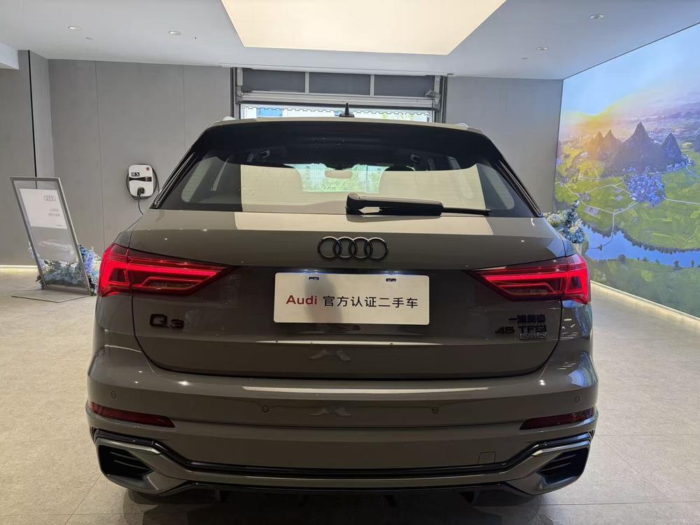 Audi Q3 2023 car image #4