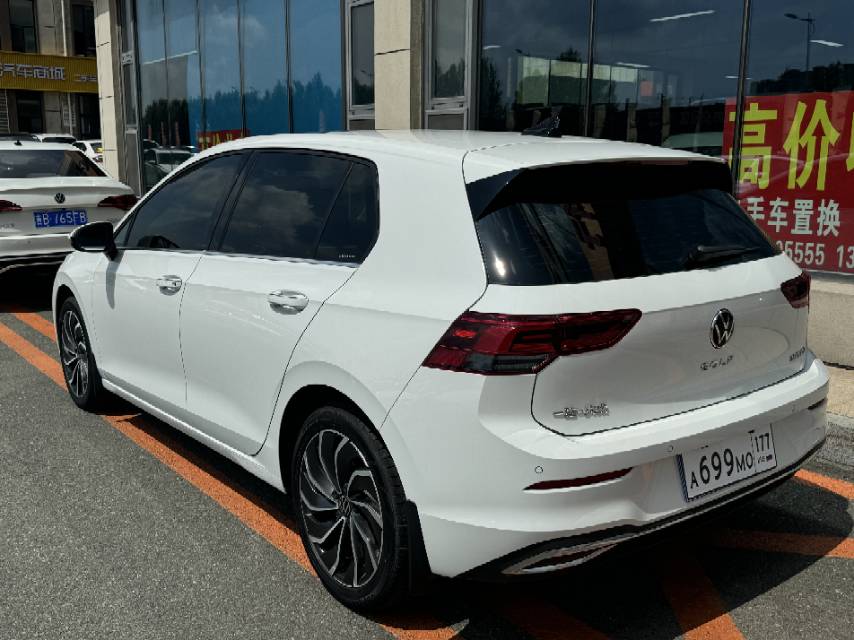 Volkswagen Golf 2022 car image #5
