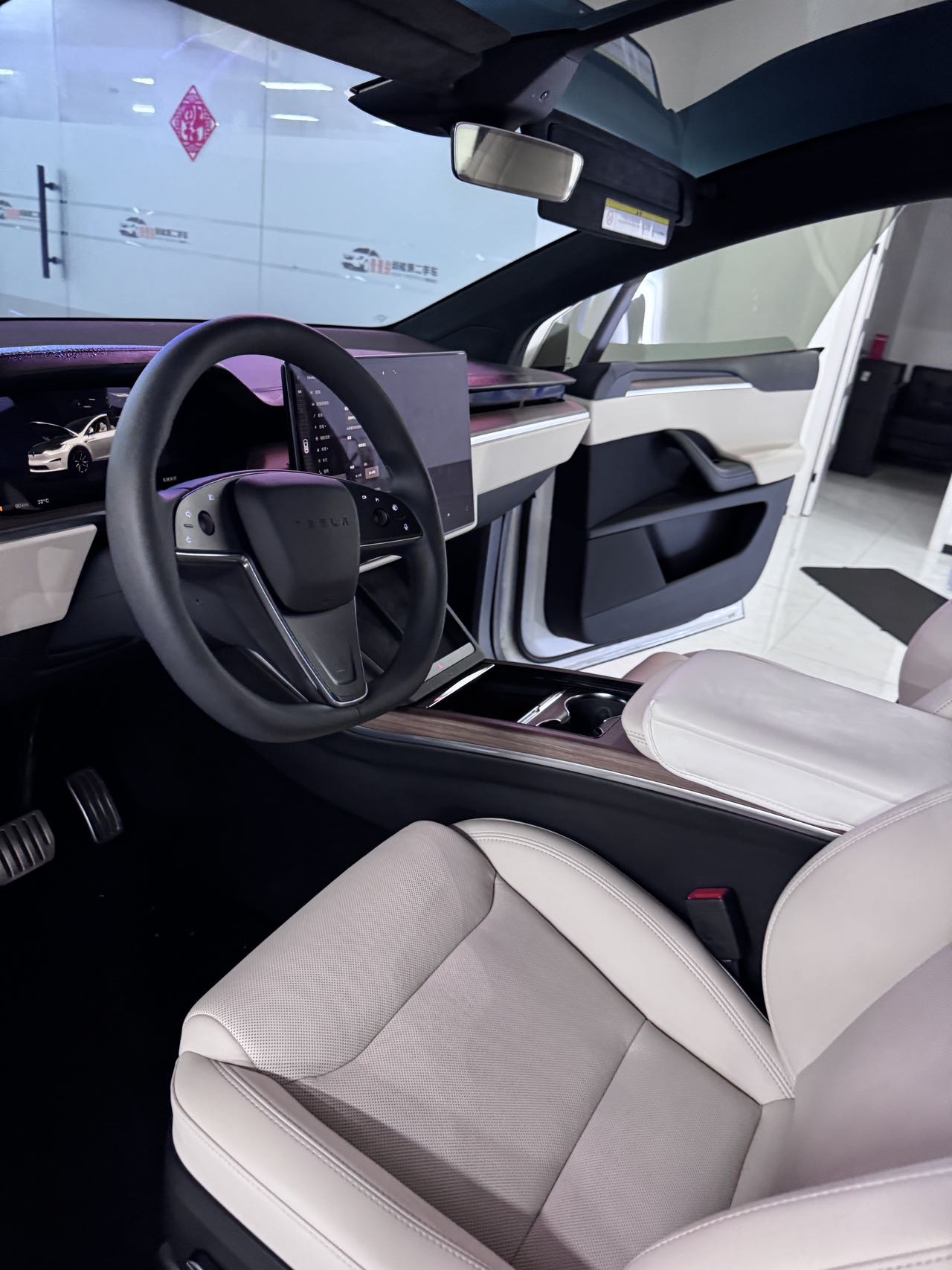 Tesla Model X 2024 car image #3