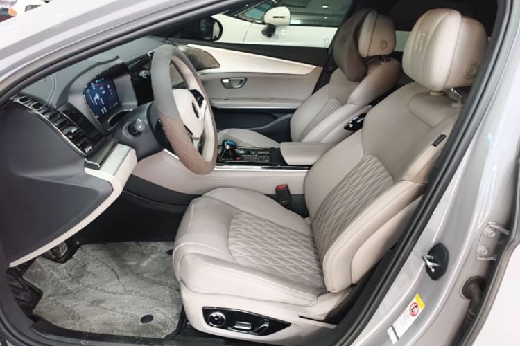 BYD Han 2025 car image #15