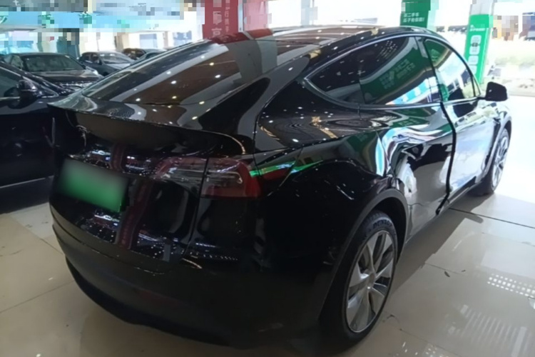 Tesla Model Y 2023 car image #5