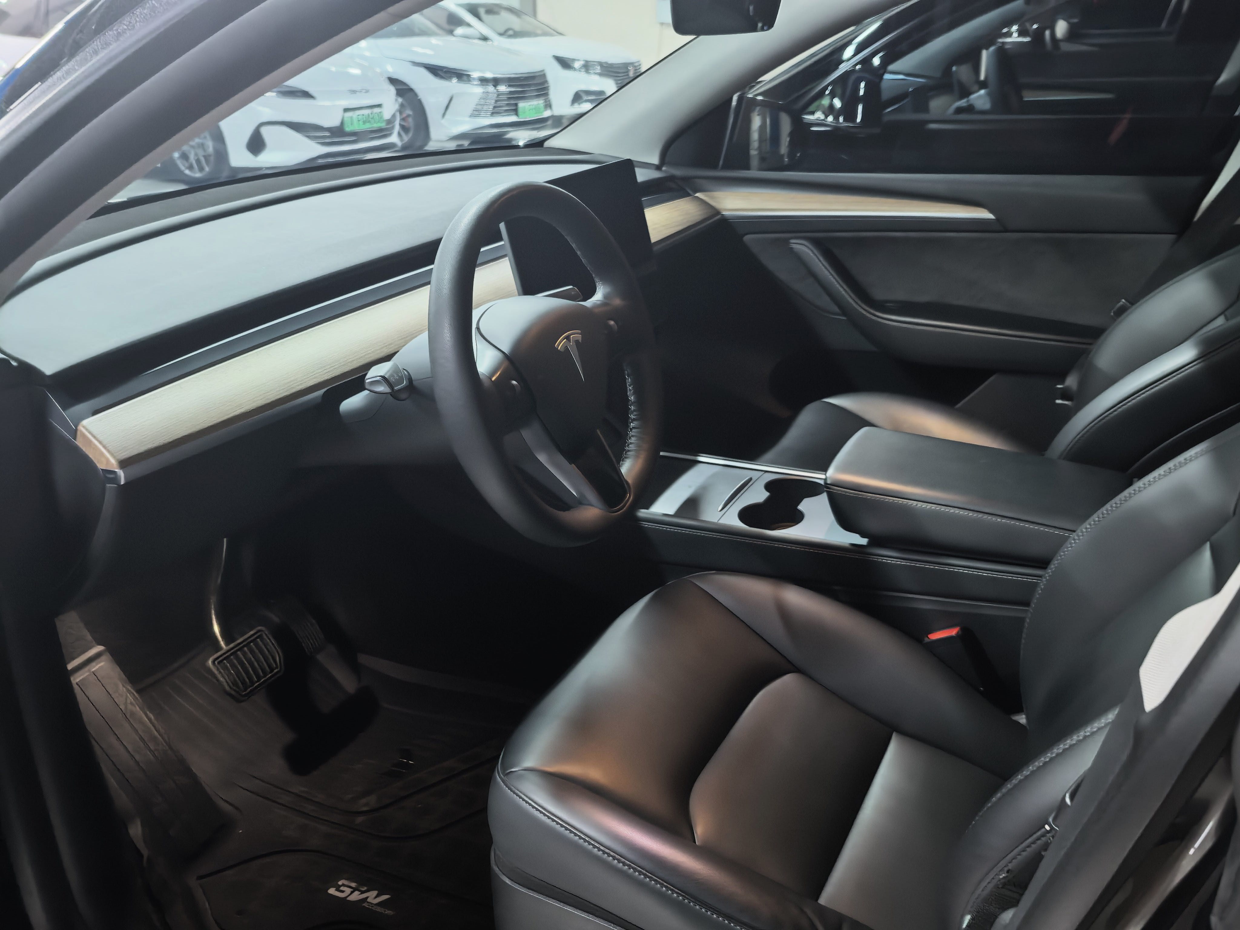 Tesla Model Y 2022 #4 Tesla Model Y 2022 car image #4