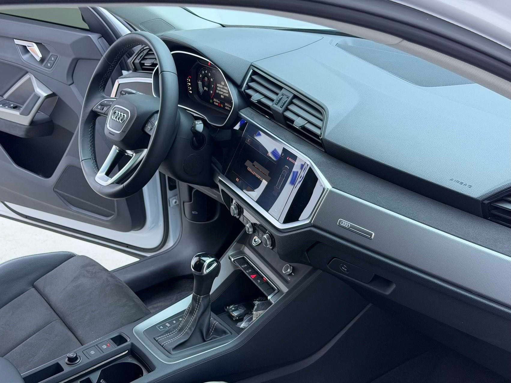 Audi Q3 2022 car image #13