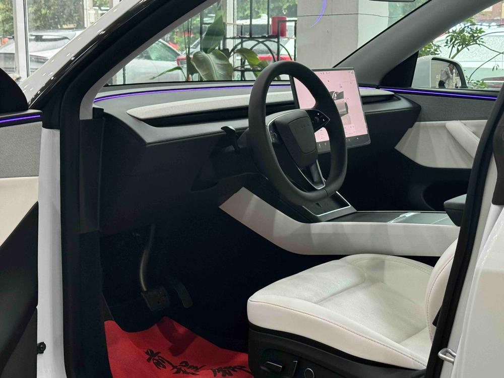 Tesla Model Y 2025 #7 Tesla Model Y 2025 immagine di auto #7