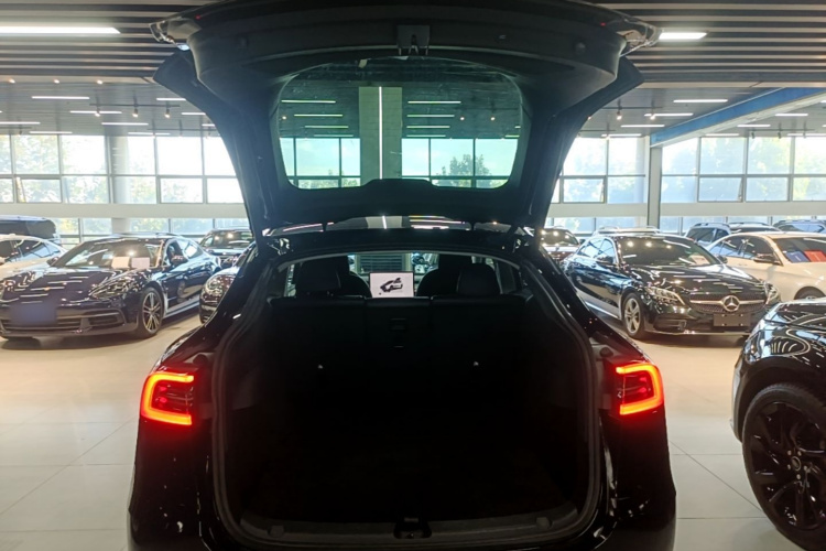 Tesla Model Y 2024 #19 Tesla Model Y 2024 immagine di auto #19