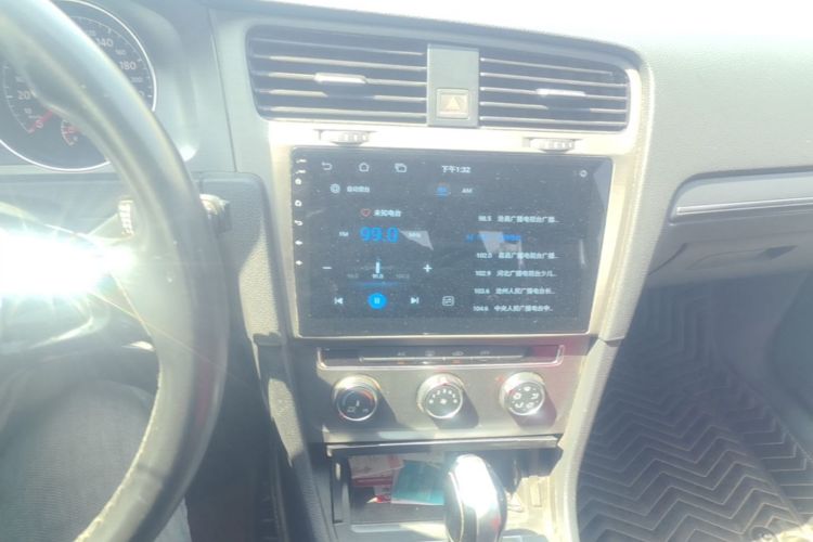Volkswagen Golf 2015 car image #15