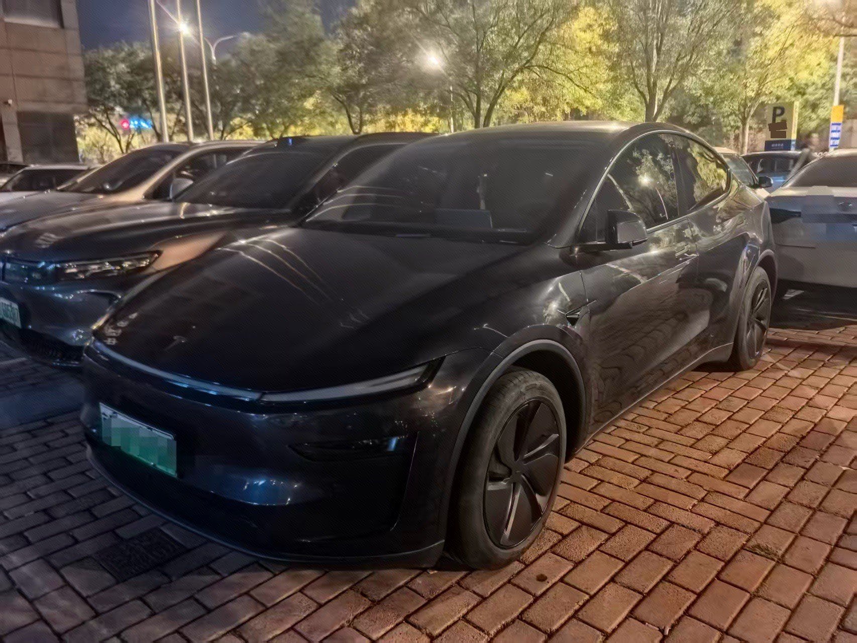 Tesla Model Y 2025 Tesla Model Y 2025 immagine di auto