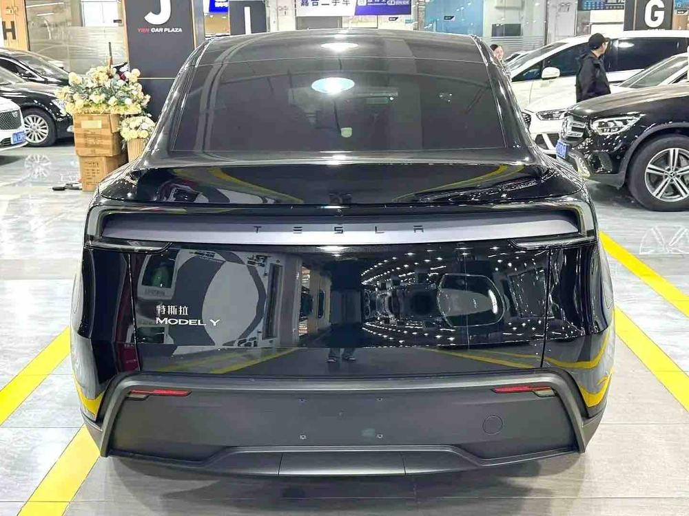Tesla Model Y 2025 #3 Tesla Model Y 2025 car image #3