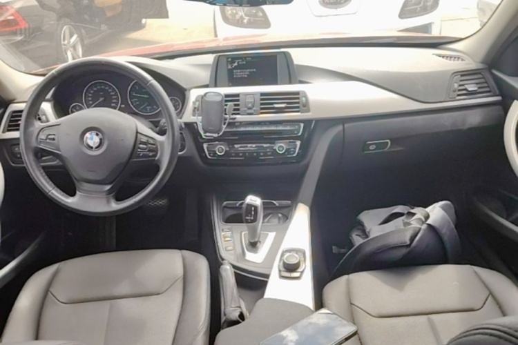 BMW 3 Series 2016 car image #10