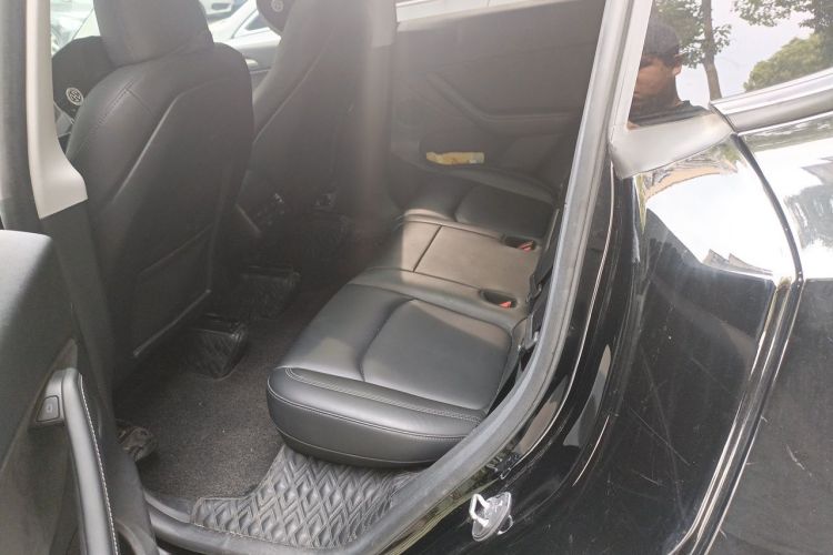 Tesla Model Y 2023 car image #14
