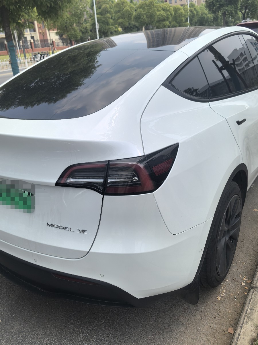 Tesla Model Y 2026 car image #5
