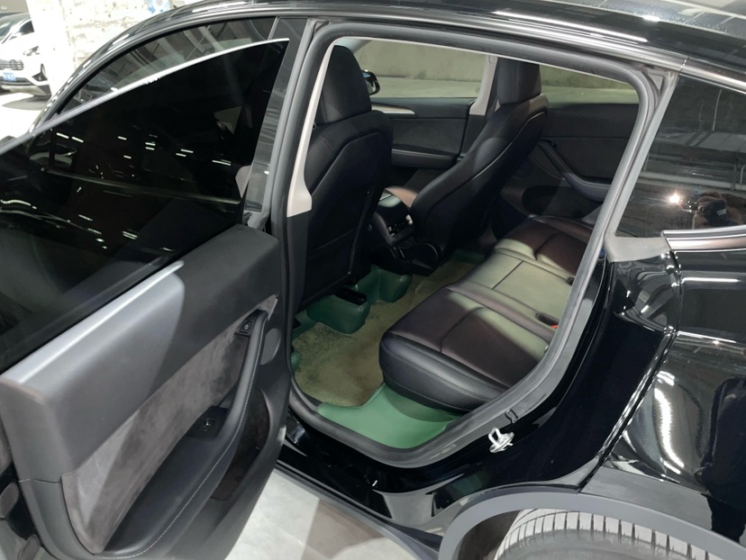Tesla Model Y 2023 car image #8