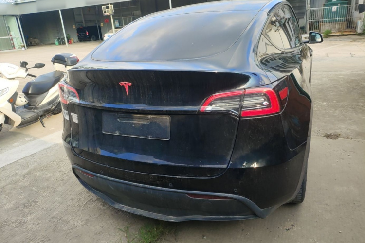Tesla Model Y 2022 car image #4