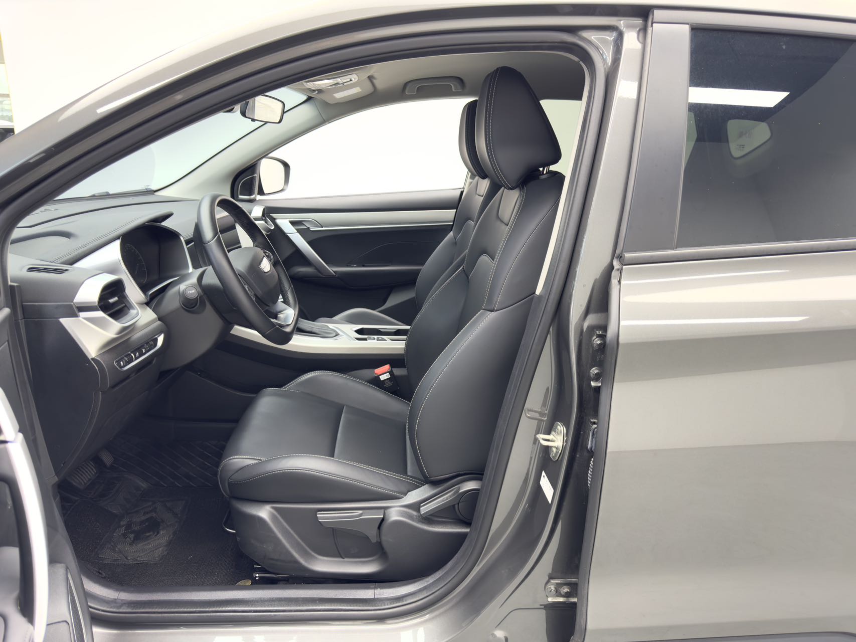 GEELY Coolray 2025 car image #4