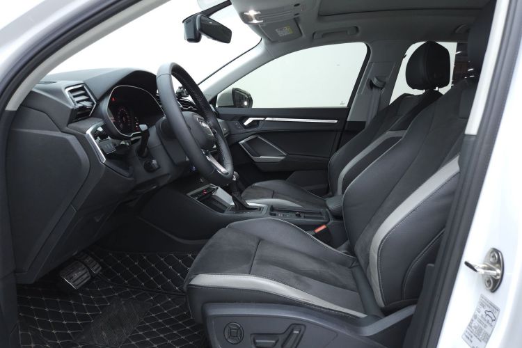 Audi Q3 2021 car image #9