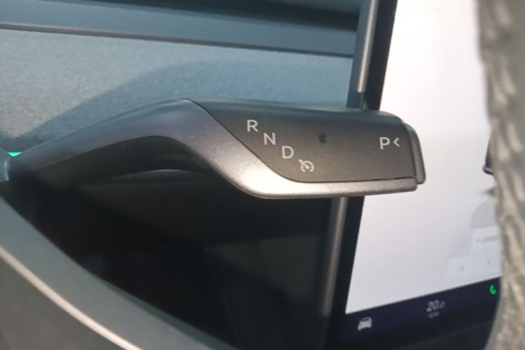 Tesla Model Y 2024 #14 Tesla Model Y 2024 car image #14