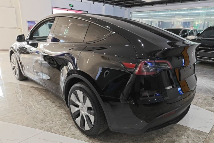 Tesla Model Y 2023 #5 Tesla Model Y 2023 car image #5