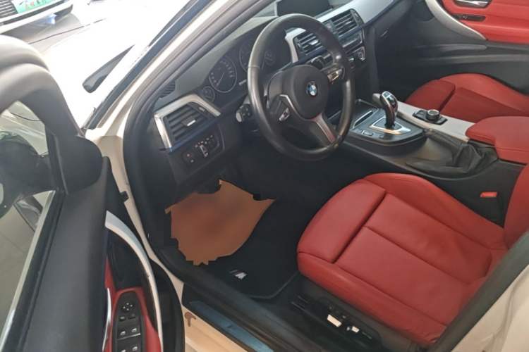 BMW 3 Series 2019 car image #16