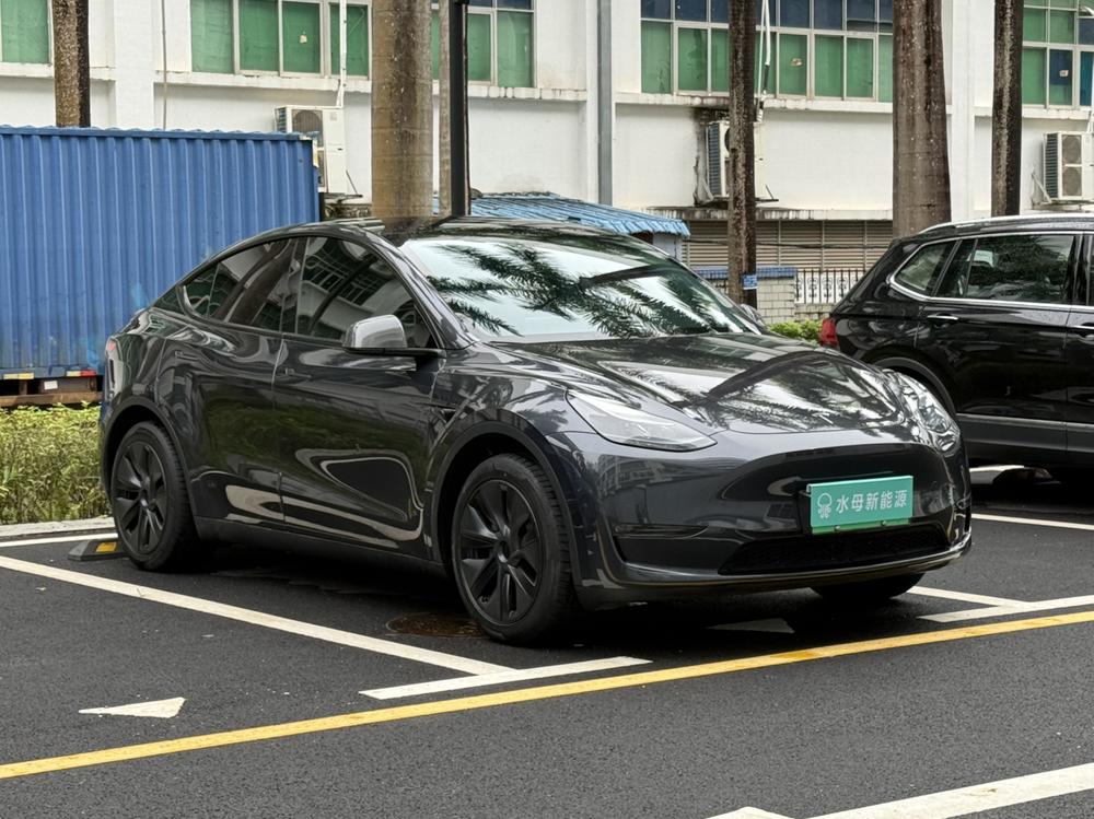 Tesla Model Y 2024 #3 Tesla Model Y 2024 car image #3