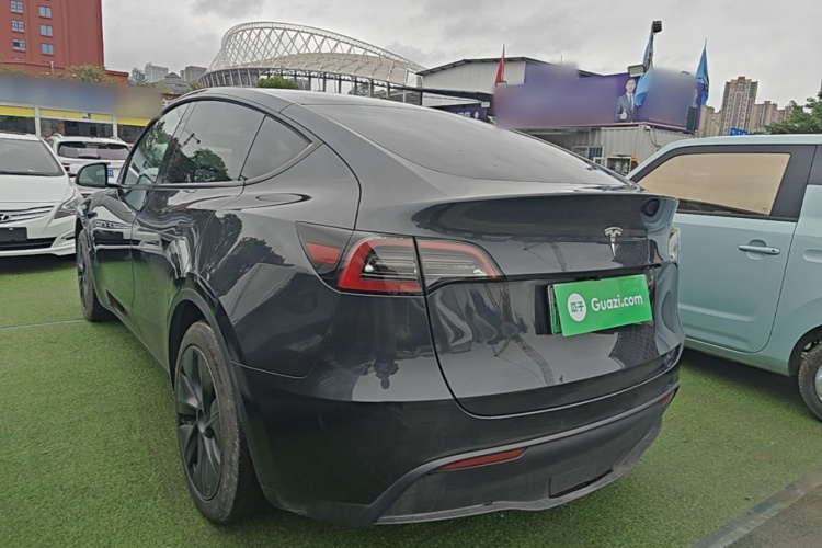 Tesla Model Y 2024 #5 Tesla Model Y 2024 car image #5