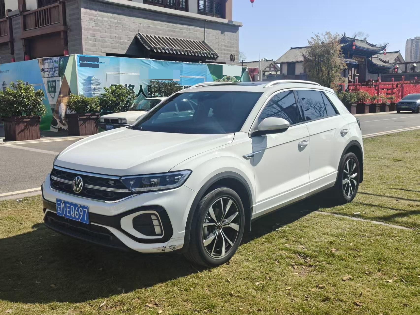 Volkswagen T-Roc 2024 car image 