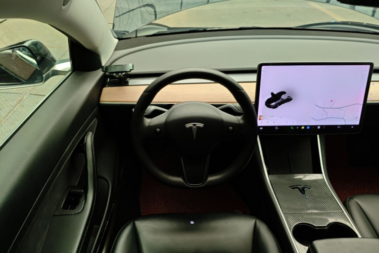 Tesla Model 3 2020 car image #15