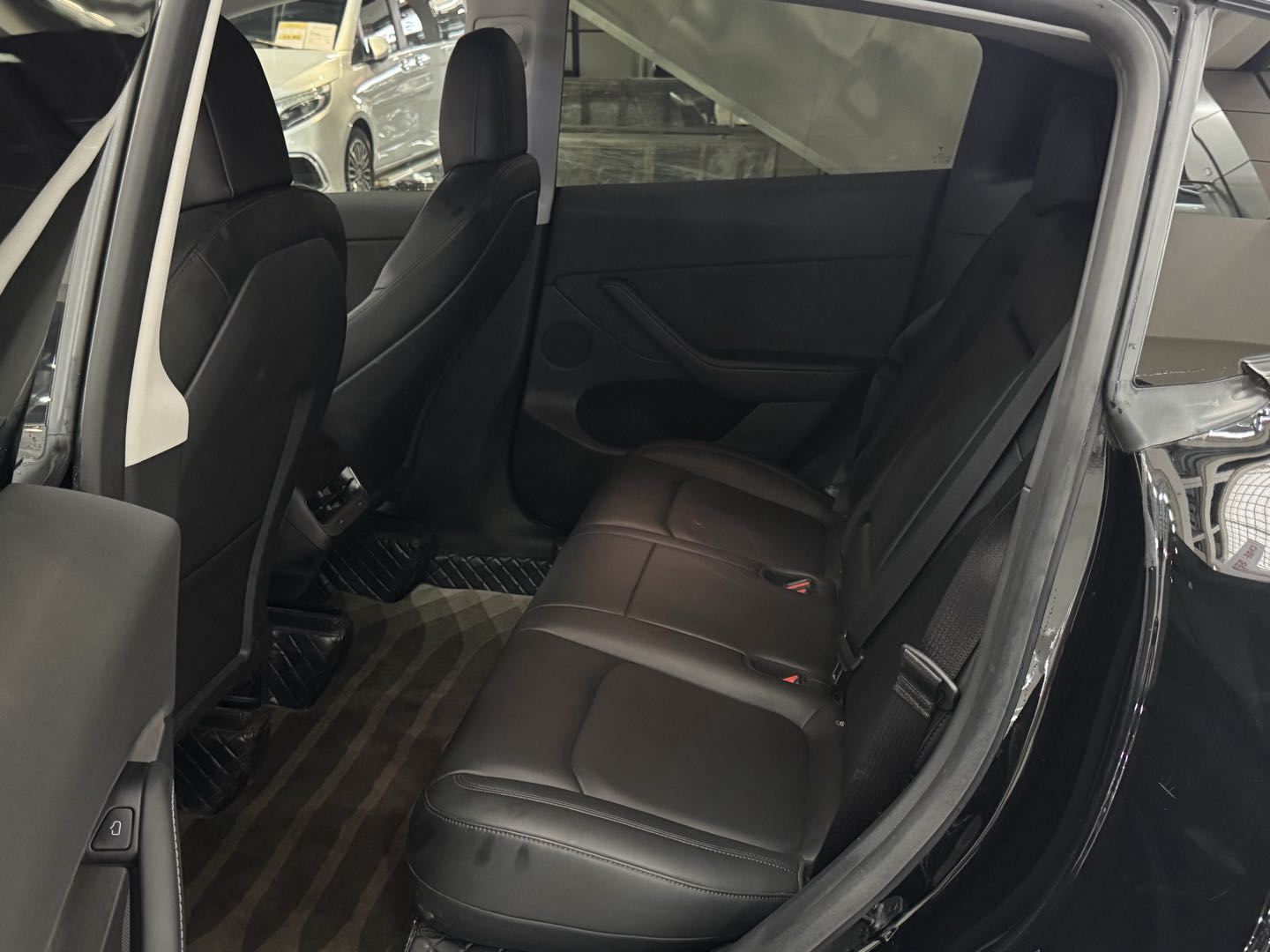 Tesla Model Y 2021 car image #8