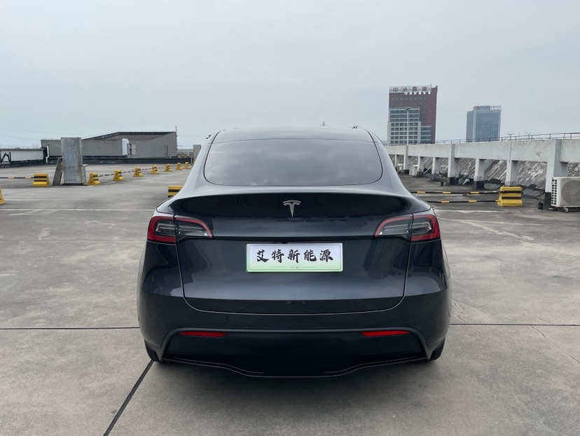 Tesla Model Y 2024 #5 Tesla Model Y 2024 car image #5