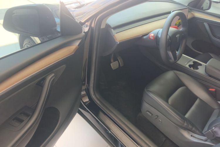 Tesla Model Y 2022 #16 Tesla Model Y 2022 car image #16