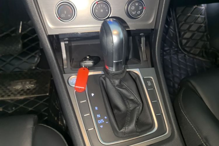 Volkswagen Golf 2015 car image #14