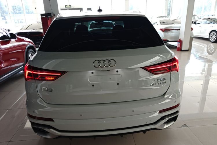 Audi Q3 2025 car image #6