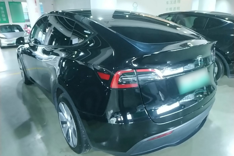 Tesla Model Y 2023 immagine di auto #5