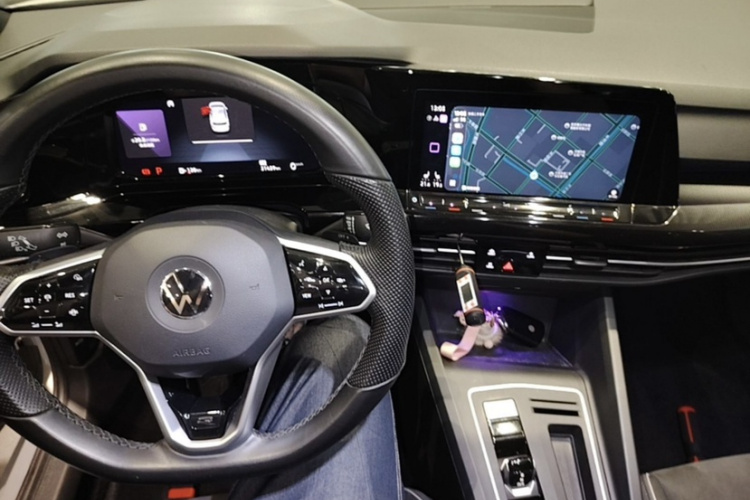 Volkswagen Golf 2021 car image #12