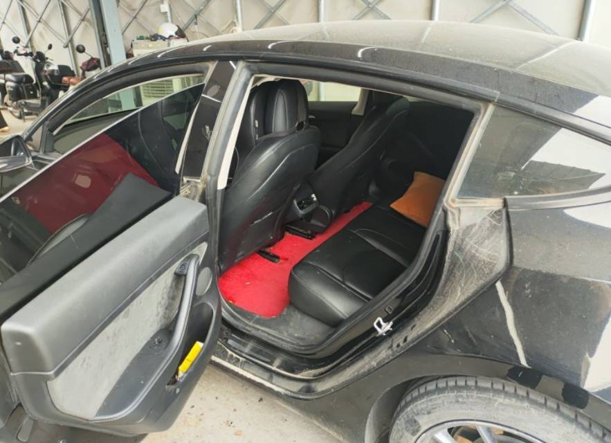 Tesla Model 3 2023 car image #4