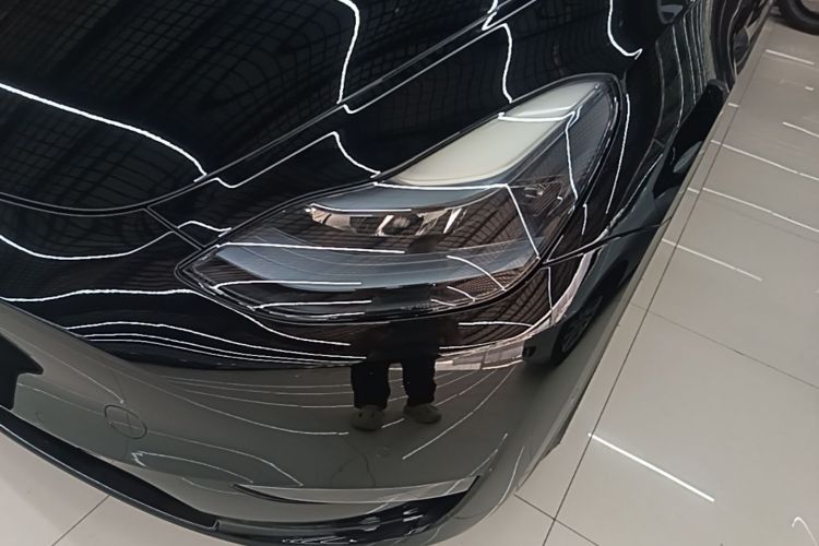 Tesla Model Y 2023 car image #25