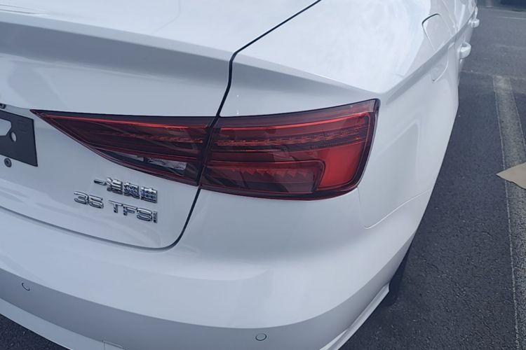 Audi A3 2019 car image #8
