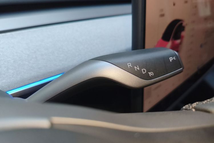 Tesla Model Y 2024 #18 Tesla Model Y 2024 car image #18